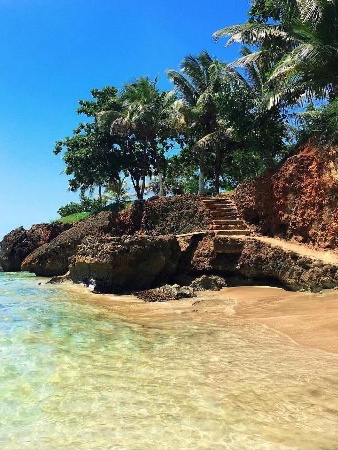Cliff stairs to Peña Blanca – snorkeling access in Aguadilla