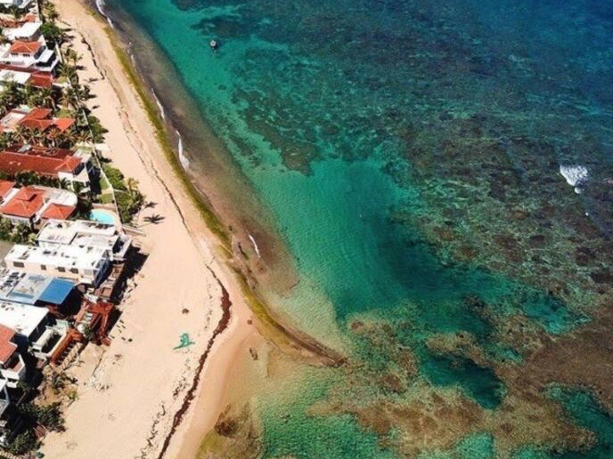 Shacks Beach shoreline – Blue Hole snorkeling entry