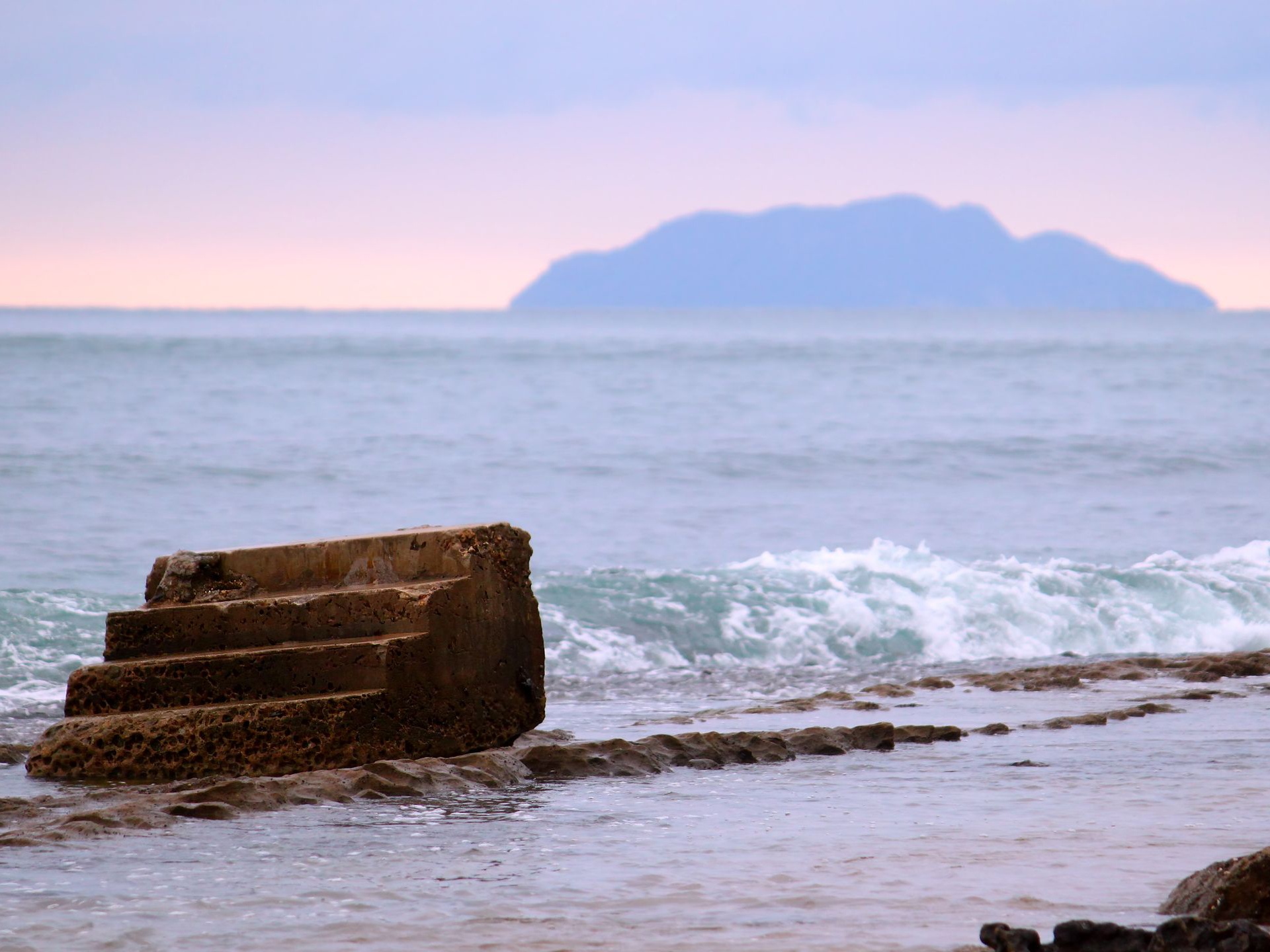Island view at Steps Beach – snorkeling area