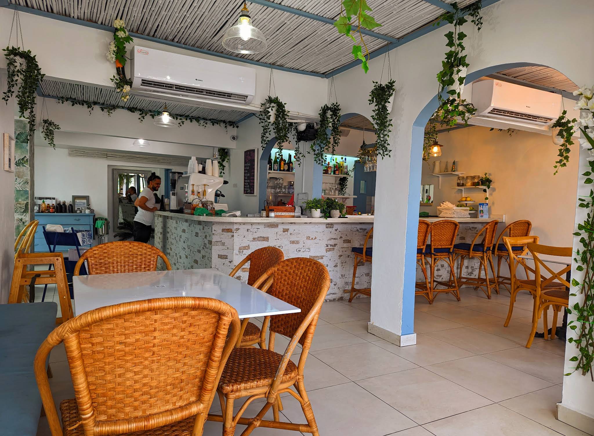 Lela's Eatery interior