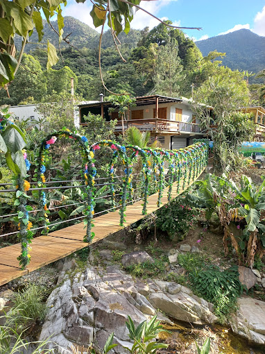 Café Tres Picachos roadside cabin in the mountains