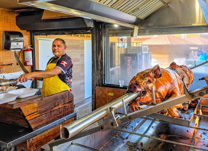 Lechonera El Rancho Original carving roasted pork