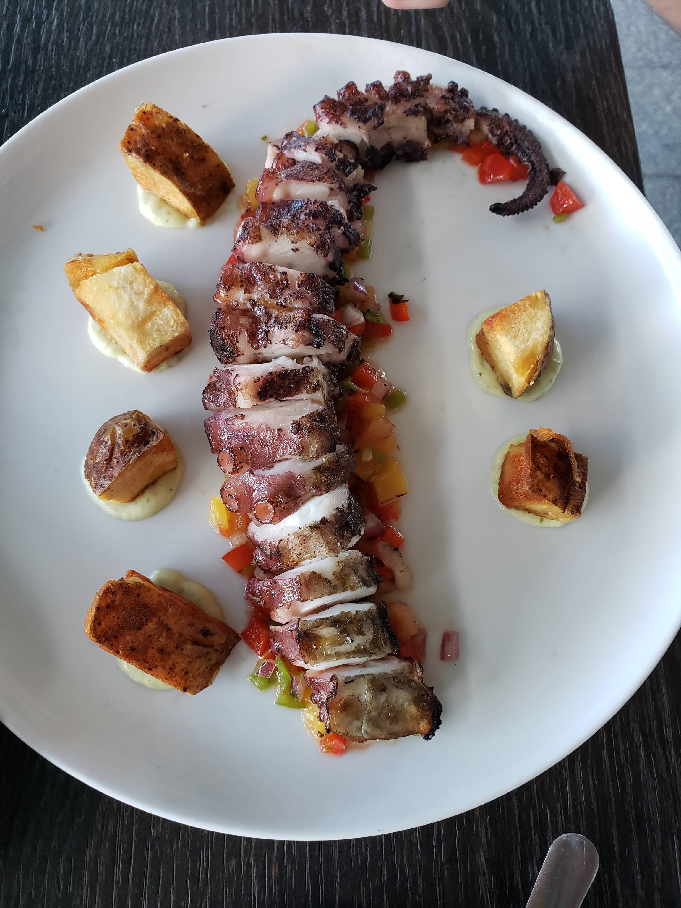 Tinto y Blanco tapas dish