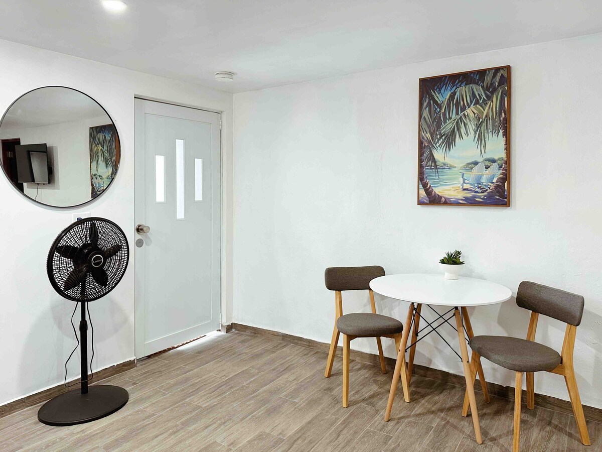 Entrance and dining area - Casa Damisela Apartment 4