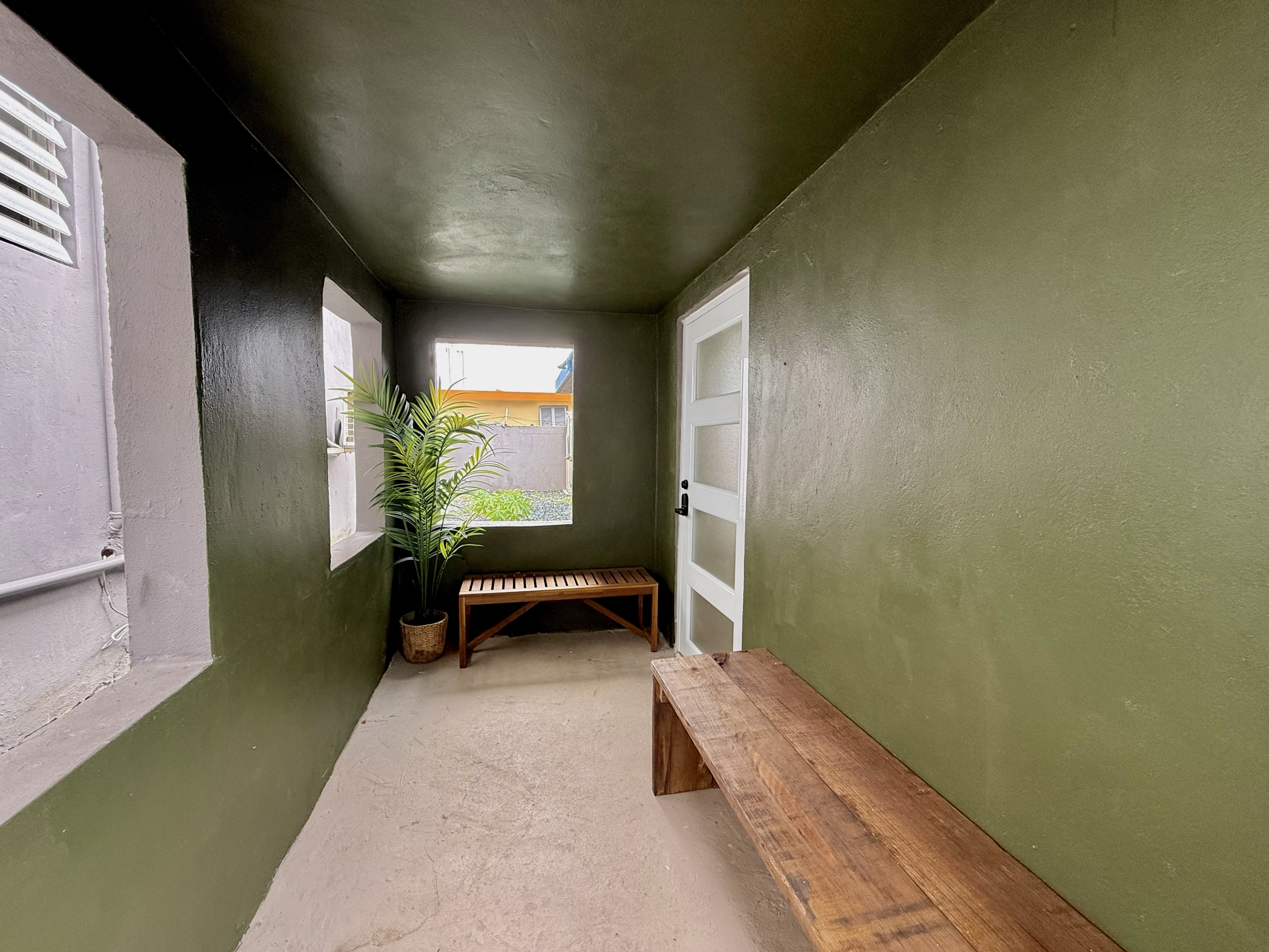 Beachfront Apartment - entry