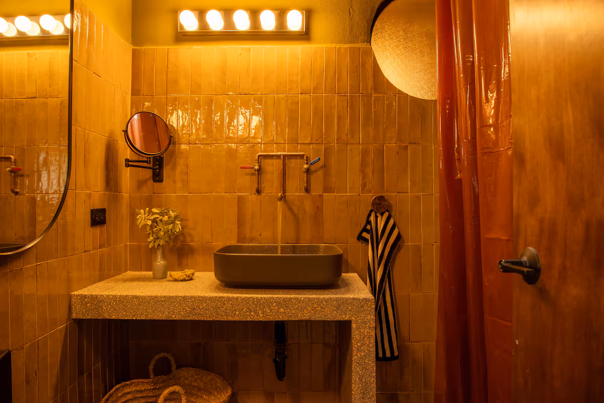 Room 1 shared bathroom